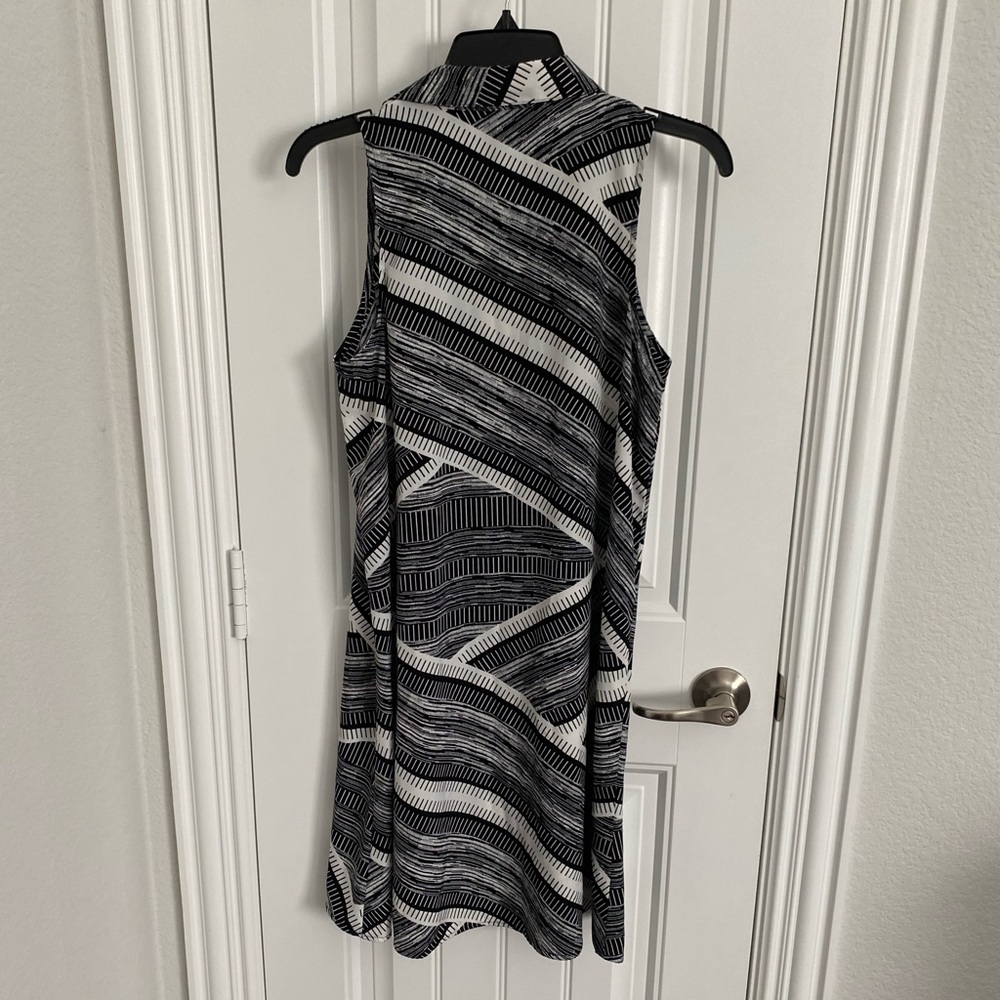 Like New! Alfani Dress Sleeveless - Picture 4 of 10